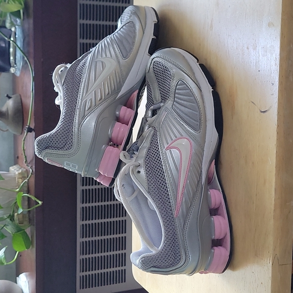 Nike Shoes - NIKE SNEAKERS